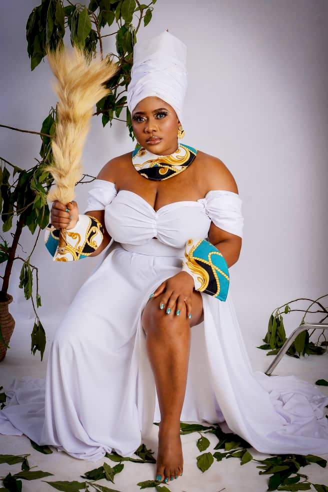 'The world is my stage' - Nollywood actress Queeneth Agbor stuns in adorable birthday shoot
