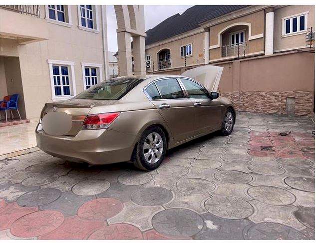 Lady receives a car gift from her boyfriend after contracting COVID-19