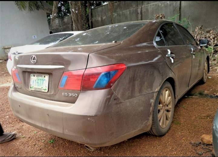 Lexus SUV, Toyota Camry recovered as EFCC arrests 41 suspected fraudsters in Awka (photos)