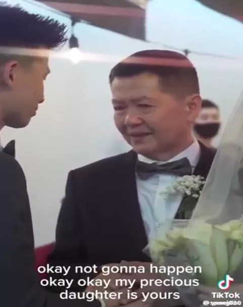 If one day you don't love my daughter anymore, please don't hurt her. Just bring her back to me - Dad tells his daughter's groom as he gives her out in marriage (video)