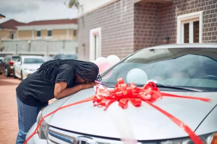 Gospel singer, Moses Bliss gifts his barber and two colleagues brand new cars (video)