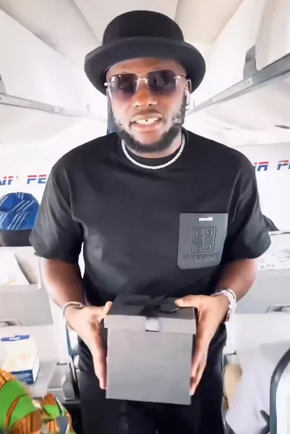 Man proposes to girlfriend aboard flight with the help of comedian, I Go Save (video)