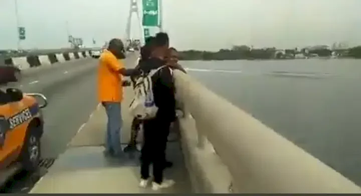 'You're a man, your future is bright' - Passersby encourage man as they stop him from committing suicide on Lekki-Ikoyi Link Bridge (Video)