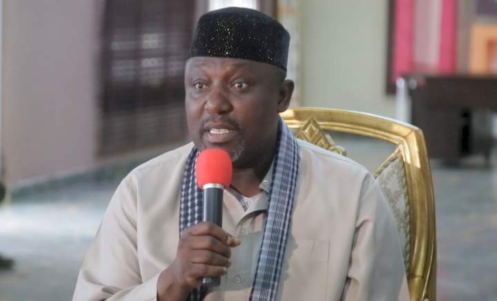 EFCC finally arrests Okorocha after forcefully gaining access into his Abuja home (video)