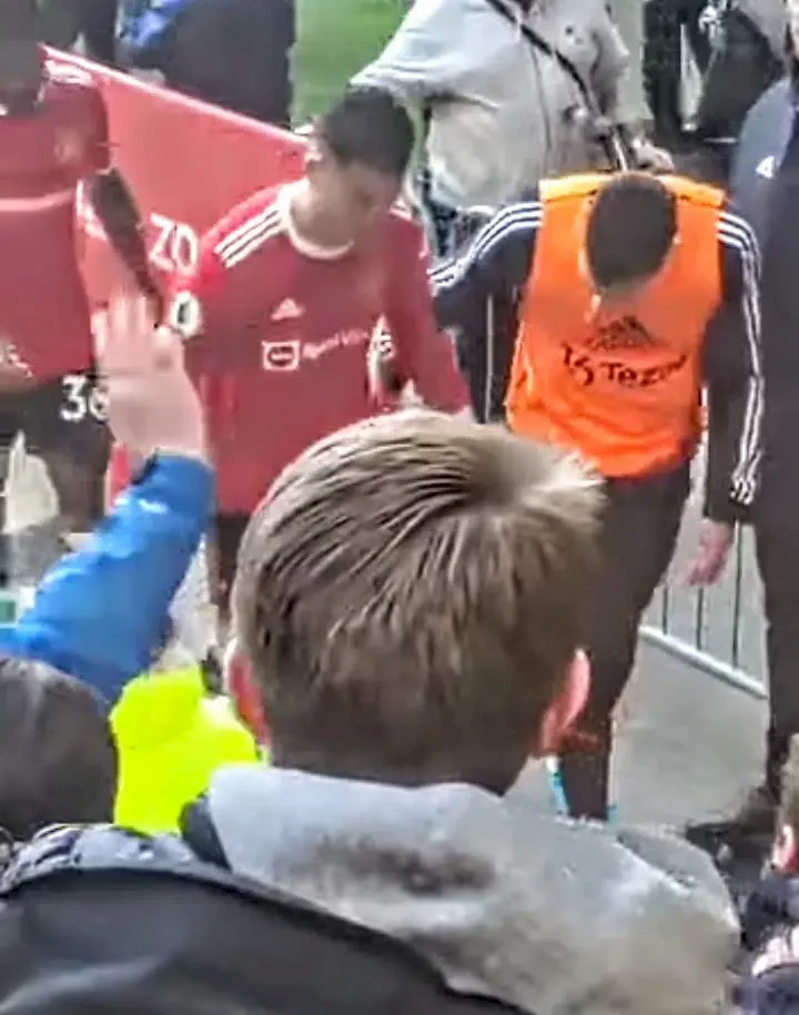 EPL: Moment angry Ronaldo smashes supporter's phone after loss to Everton; tenders apology thereafter (Video)