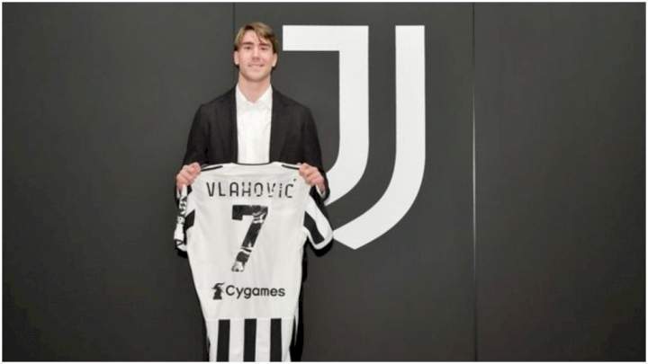Transfer: Vlahovic breaks silence as he takes Ronaldo's shirt at Juventus