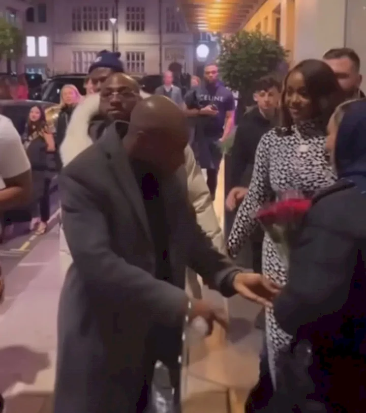 Davido spotted rejecting bouquet of flowers from fan in London