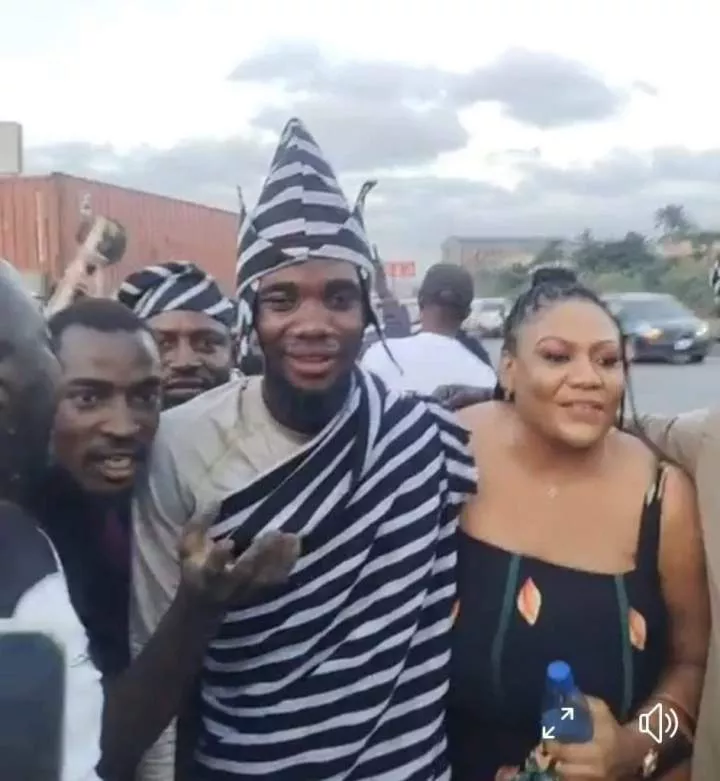 Cycling Davido's fan gets heroic welcome as he arrives Lagos (Photos)