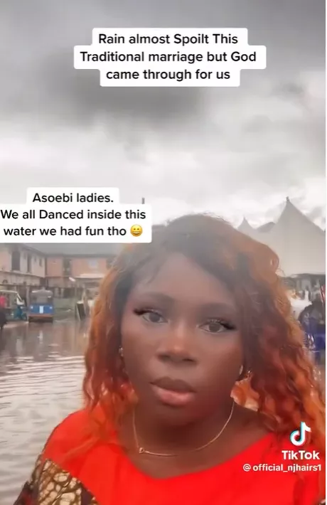 Asoebi ladies and other friends dance at a flooded venue to celebrate with a couple during their wedding (video)