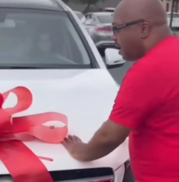 Man who comes to work everyday on bike gets Mercedes Benz car from employer in video
