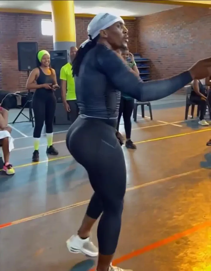 Gym instructor leaves necks turning as he flaunts curvy body (Video)