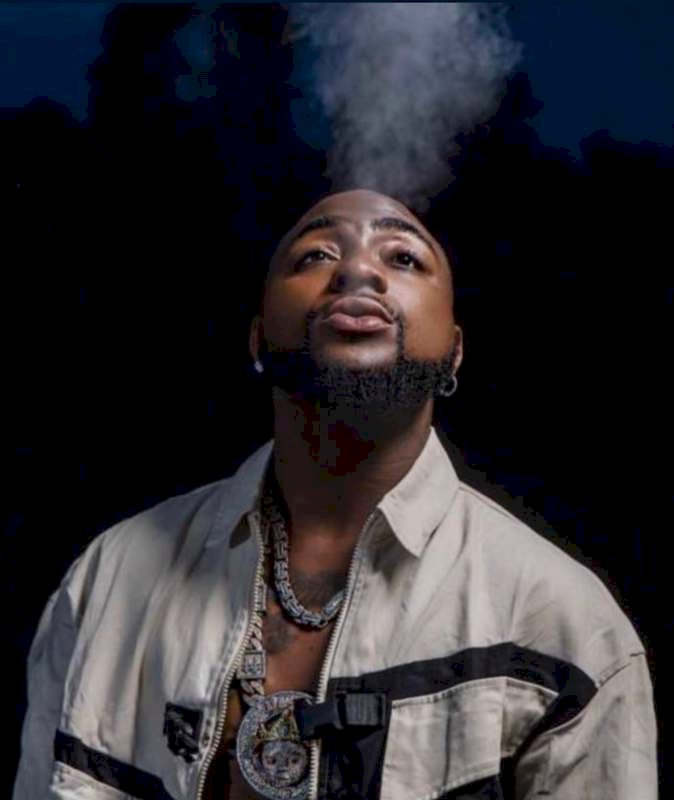 “Where una dey see this money?” – Davido question fans hours after dashing out N1M