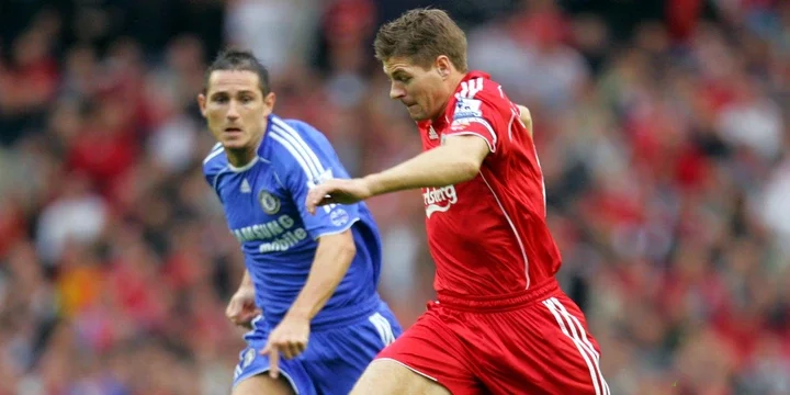 Liverpool's Steven Gerrard (R) in action against Chelsea's Frank Lampard