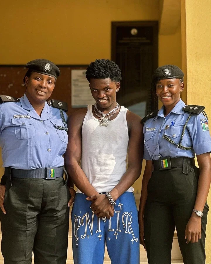 Fans react after seeing photo of a Nigerian content creator, Jo Blaq with a female officer in Ondo.