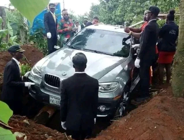 See The People Who Are Buried with Their Wealth