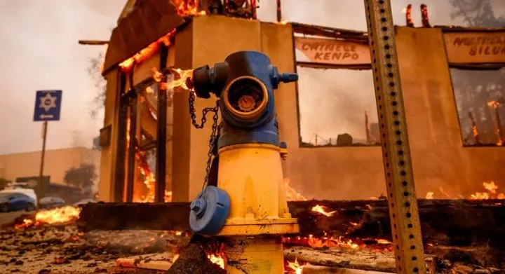 Why some fire hydrants in LA had no water to fight the fires