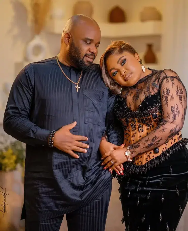 Marymic sparks buzz after kneeling to receive wedding band