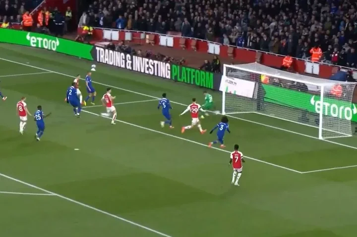Video: Chelsea goalkeeper error helps Arsenal take early lead