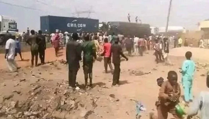 Hungry Nigerians Loot Truckload Of Spaghetti
