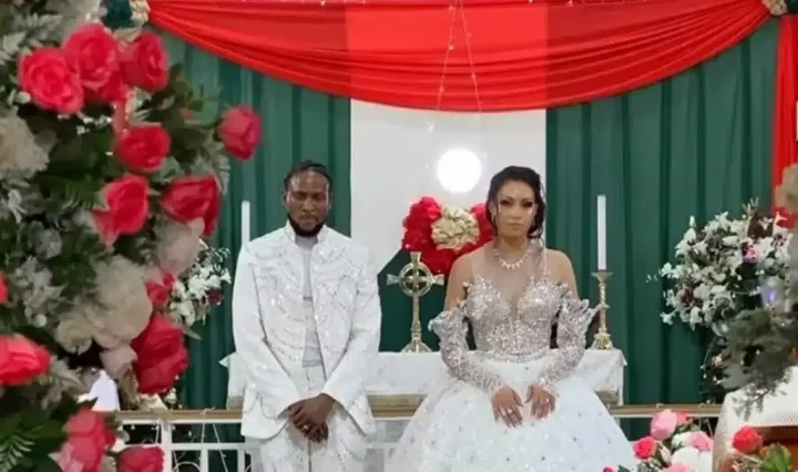 Omashola 'fights' wife over money sprayed at their wedding