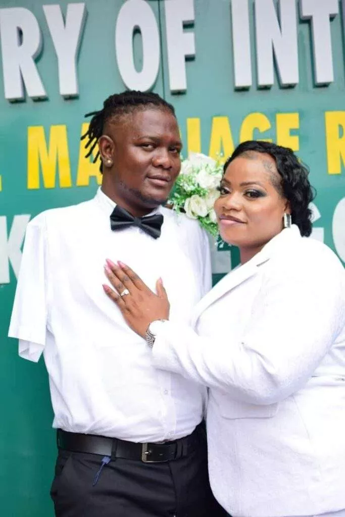 Man who lost his hands to electricity accident weds partner