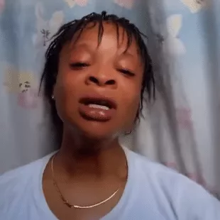 Young lady cries a river after traumatizing experience with boyfriend, warns ladies to 'fear men'