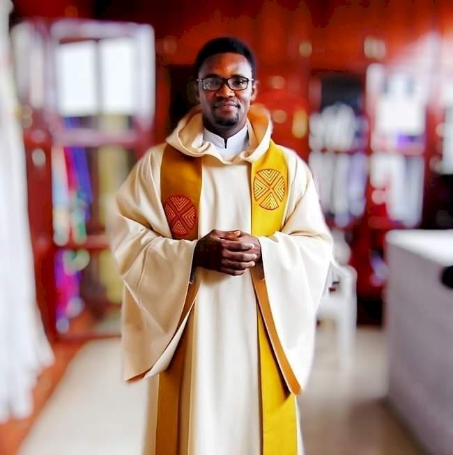 "The person you are tapping from her blessings might be sleeping with dogs to make money" - Nigerian Catholic priest advises people to take pride in honest labour