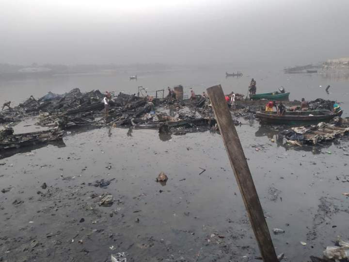 Pregnant woman, infant, others reportedly burnt to death as fire guts Jetty in Port Harcourt (video)