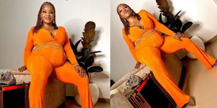 "I'm a spec" - Actress, Uche Ogbodo brags as she flaunts her baby bump in new photos