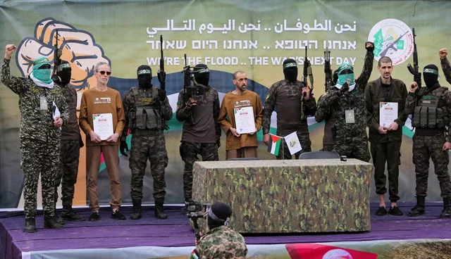 Freed Israeli Hostages Demand Netanyahu End the War on Gaza as Hamas Gunmen Stand by Their Side