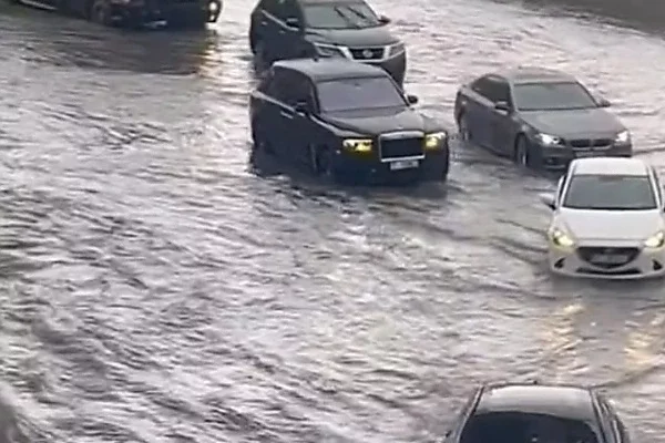 Photos : Massive Flood From A Year's Worth Of Rainfall Drowns Thousands Of Cars In Dubai - autojosh