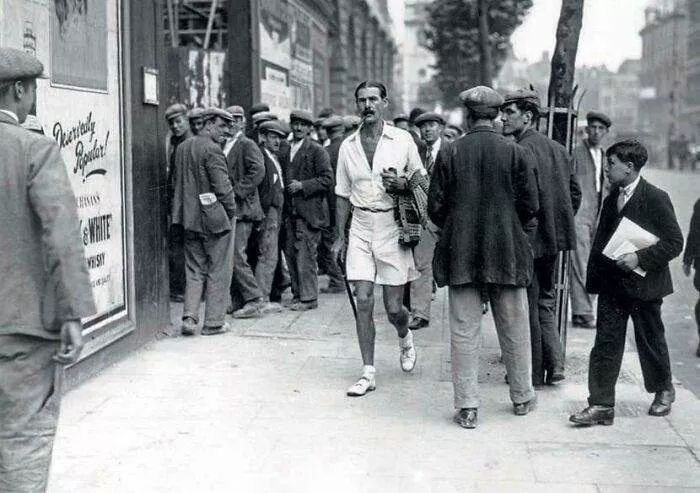 An Enthusiast For Men's Dress Reform Walking Down The Strand In London. The Mdrp (Men's Dress Reform Party) Was Formed In The Interwar Years In Britain, 1930