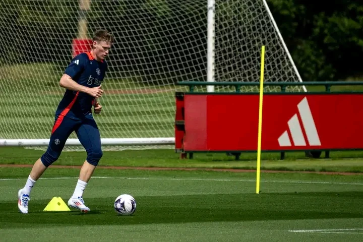 Two first-teamers return to Man United training, bolstering numbers for Rangers friendly