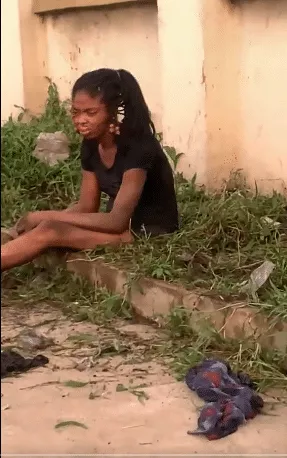 Lady acts abnormally after being dropped by roadside