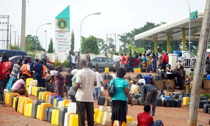 Nigerians Panic As Fuel Hits N1000 Per Litre