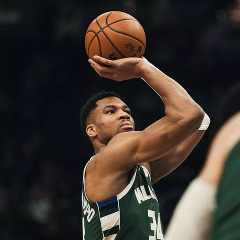 Nigerian Freak Giannis Antetokounmpo scores 20,000th points for the Milwaukee Bucks in a win against the Dallas Mavericks.