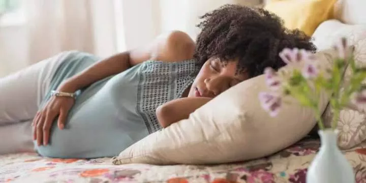 5 health benefits of sleeping on your left side