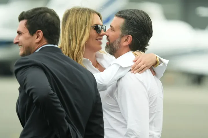 Donald Trump Jr. and girlfriend Bettina Anderson can?t keep their hands off each other