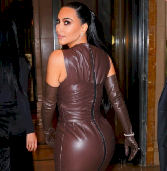Kim Kardashian suffers 'fashion emergency' as her tight dress unzips at awards show