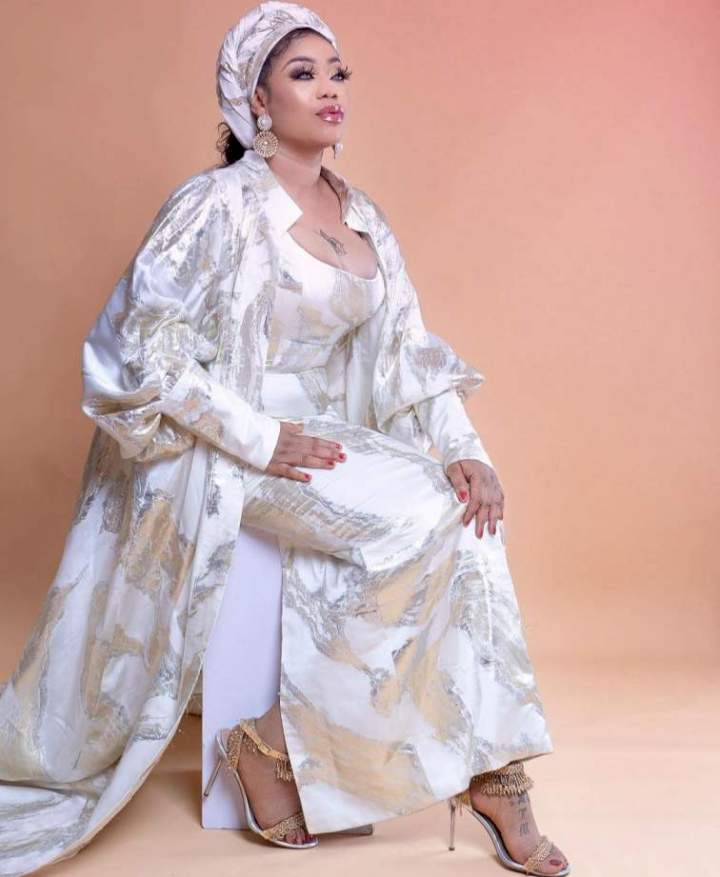 Toyin Lawani flaunts baby bump, asks fans for suitable name for her unborn child