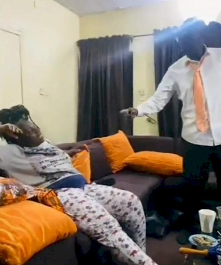 Hilarious conversation between a Nigerian father and mother as they argue about which of them fell in love first (Video)