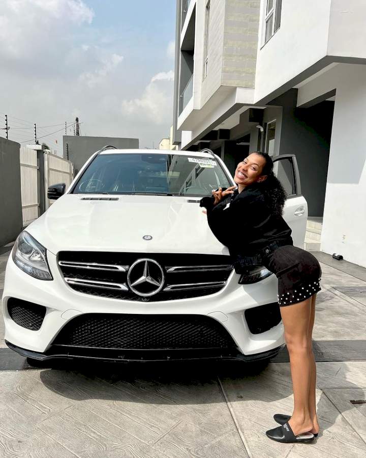 Nini Singh acquires brand new Mercedes Benz (Video)