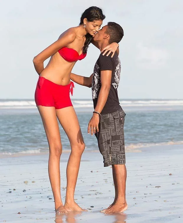 Elisany Da Cruz Silva, Water, Hand, Leg, Shoulder, Shorts, People on beach, People in nature, Sky, Human body, Flash photography