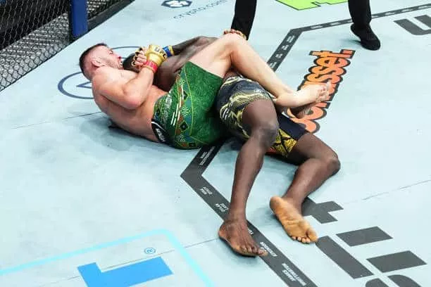 Du Plessis Defeats Adesanya by Submission to Retain Middleweight Title