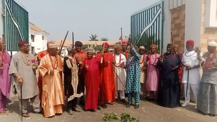 Traditional leaders in Umuahia invoke bees, death, rain curses on kidnappers