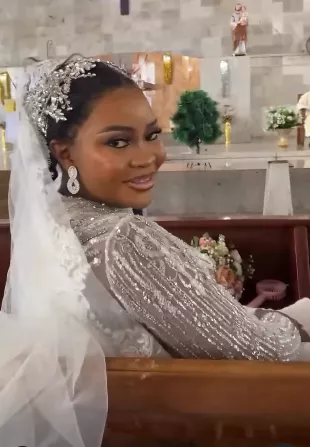 Bride sparks reactions as she wears sneakers to her wedding