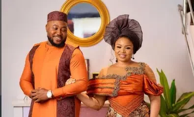 Rex Nosa's wife reacts as husband gets cozy with heavily-endowed ladies in new video