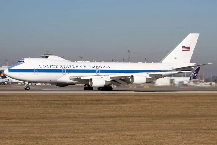 The E-4B is also used for transporting officials overseas (Fabrizio Gandolfo/SOPA Images/LightRocket via Getty Images)