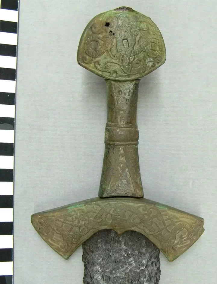 The sword was also discovered in the grave (The Finnish Heritage Agency)