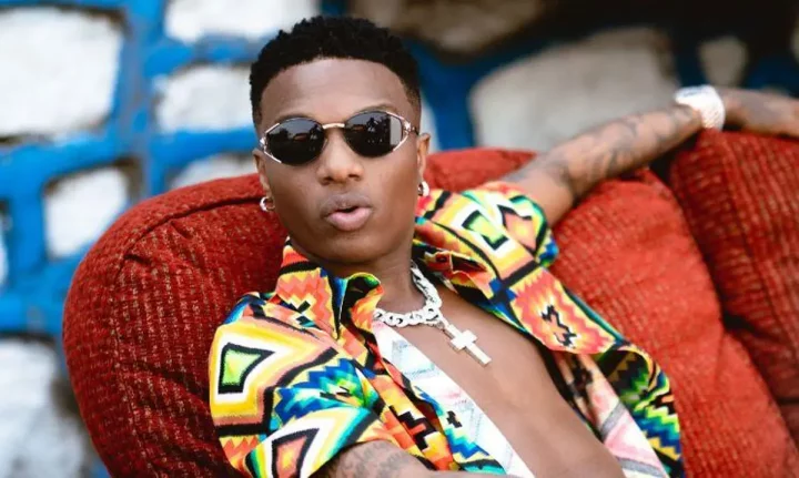 Davido roasts Wizkid, claims his height would make you giggle